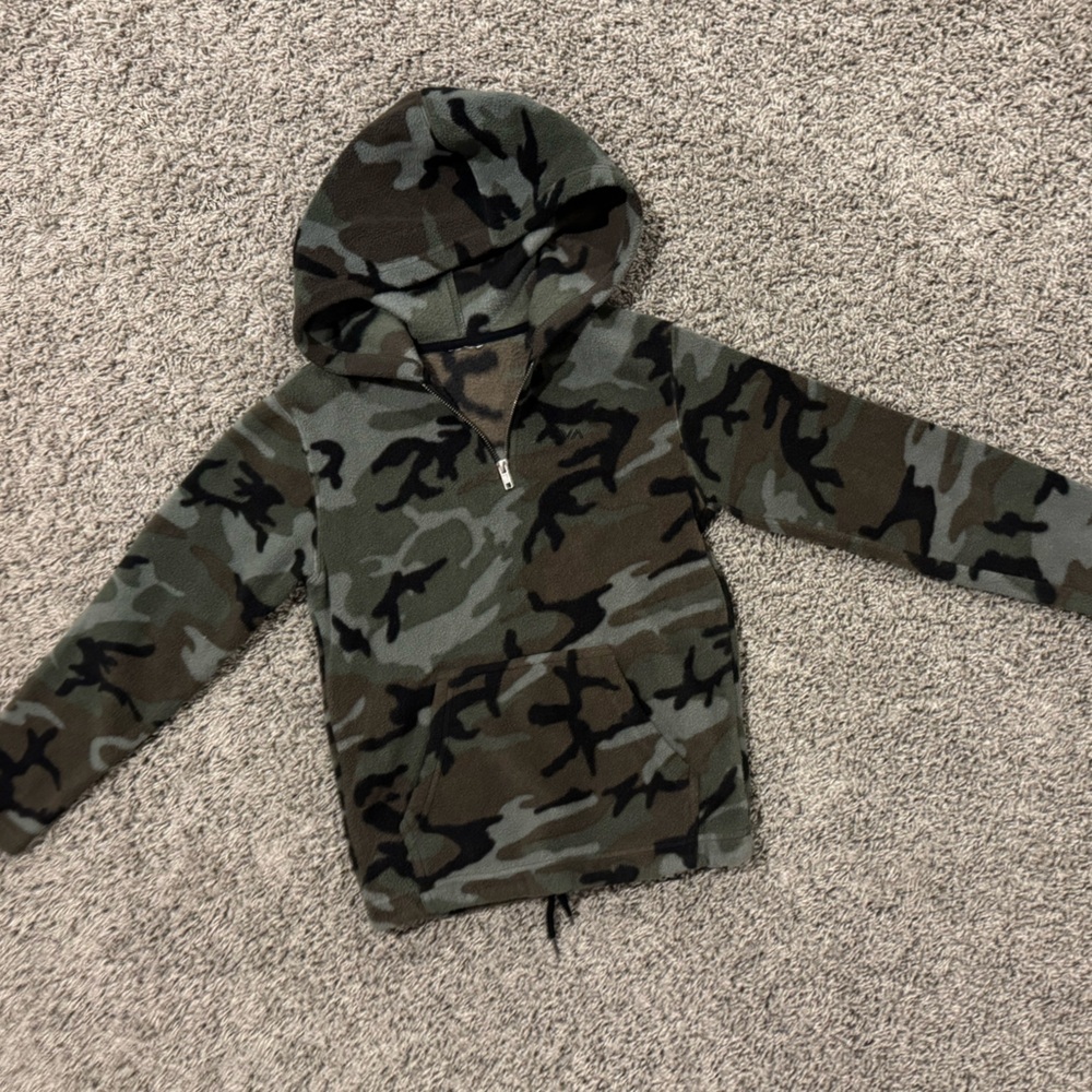 RVCA camo quarter zip fleece hoodie, size 10